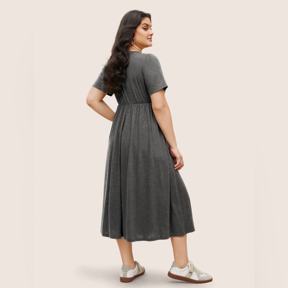 2/$38 š„š BloomChic Grey V-neck Pleated Casual Midi Dress | Size 22-24 | 2596 - Picture 3 of 11